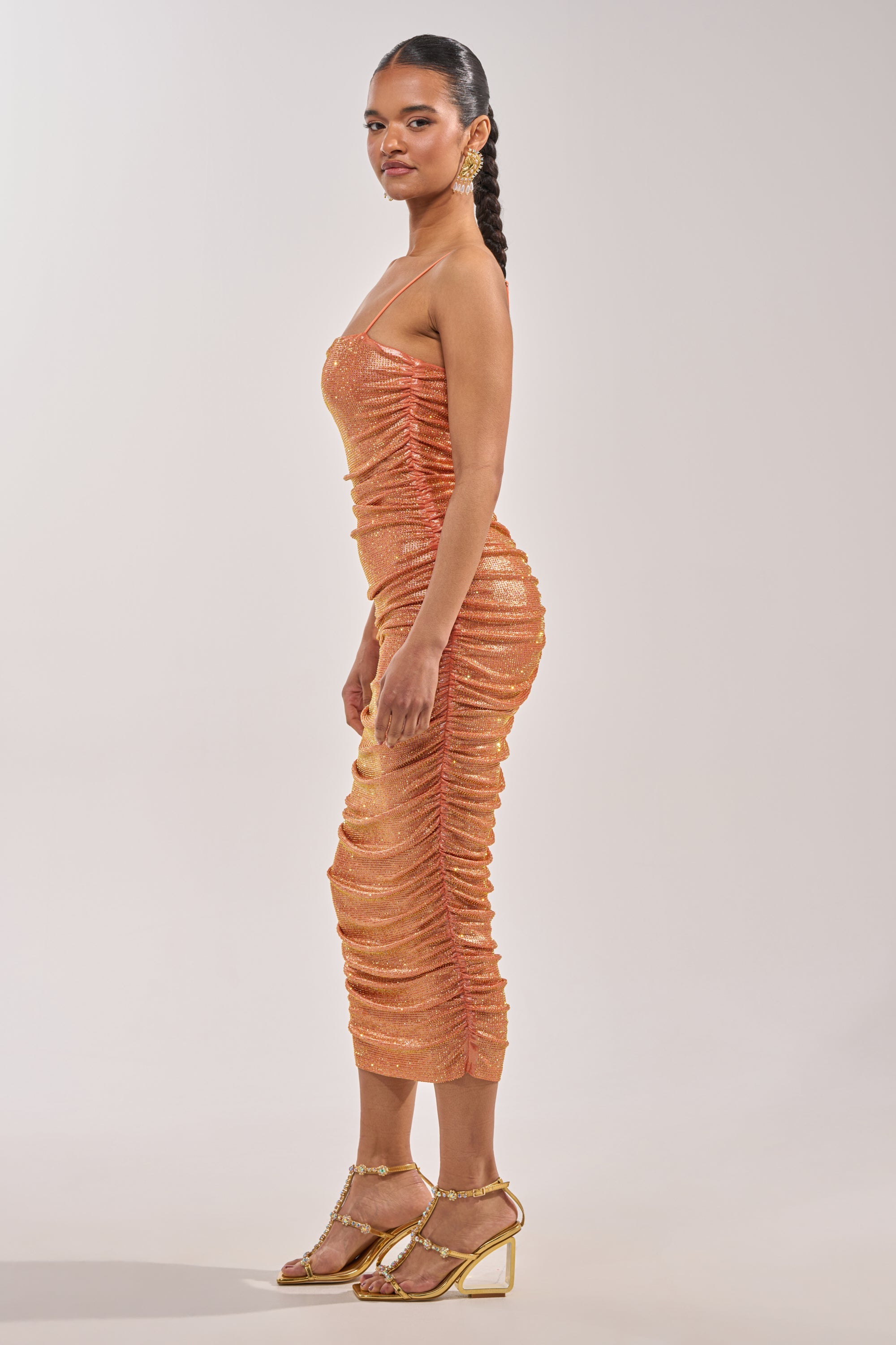KILL THE LIGHTS STRAPLESS RHINESTONE MIDI DRESS IN PEACH BELLINI